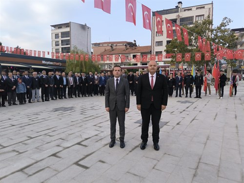 Kaymakamımız Sn. Kadir ULUSOY, 10 Kasım Atatürk' ü Anma Programı Kapsamında Çelenk Sunma Törenine Katıldı.