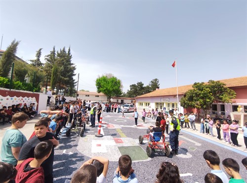 Gölhisar İlçe Jandarma Komutanlığı tarafından Öğrencilere Yönelik Uygulamalı Trafik Eğitimi